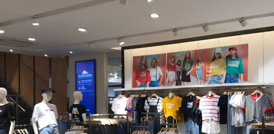 以纯服装店店铺效果图